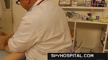 Preview 1 of Bom Xxx Video - Gyno doctor using a spy cam in his office