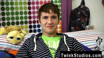 Preview 4 of Usa Online Russian Orgasm - Male models Kain Lanning is a super-hot tiny boy from Iowa. He chats