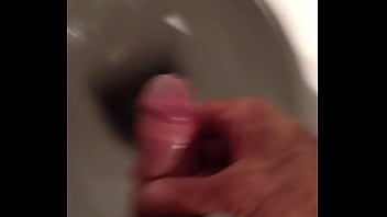 Preview 1 of Cum Und Tits - sborrata handjob.MOV