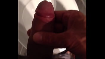Preview 4 of Cum Und Tits - sborrata handjob.MOV