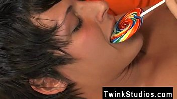 Preview 4 of 10years Boy Beeg - Twink video The beauty is eating and deepthroating his thick colorful