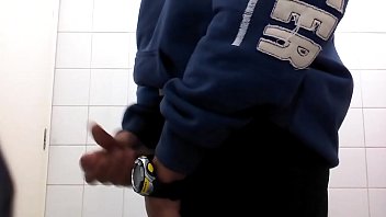 Preview 3 of Tit Close - Mijada no trabalho