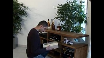 Preview 2 of Youtube Bangladeshi Sex Vedio - Lola Bruna livreuse de pizza