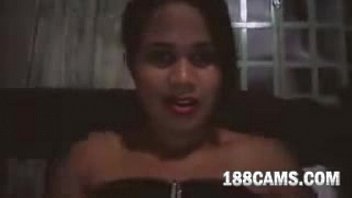 Preview 2 of Se Desnuda En La Bodega - Sexy latina showing boobs part 1