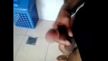 Preview 1 of Real Live Hidden Camera - punheta na area