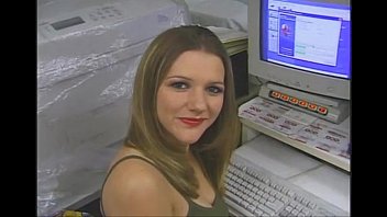 Preview 1 of Novinha Amadora - I&#039_ll pay you to get naked (Chloe)