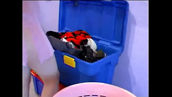 Preview 2 of Filmi Sex Zastonj - Laundry pissing