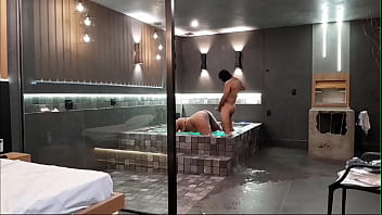Preview 1 of Xxx Kihen Xxx Boon Kiss - Peguei a minha madrastra na banheira do motel