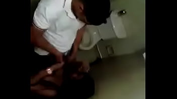 Preview 4 of Deep Dildo All In - Culiando En El Ba&ntilde_o Del Estadero