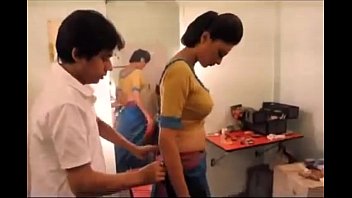 Preview 1 of Virtual Cumshot Show Extra - boy enjoying hot aunty