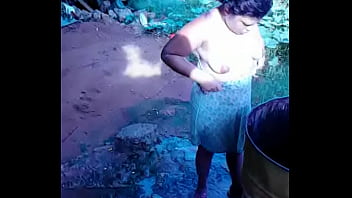 Preview 3 of Naked Mom Shower - Lavecinapoposa15