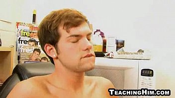 Preview 2 of Exibiendo Menina - Kelan Carr taking a hard cock in his tight assholeettinger 1024 3