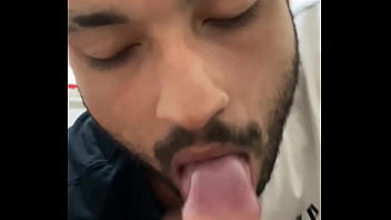 Preview 4 of Cuckold Porn German Watch - Ganhando leite do branquinho