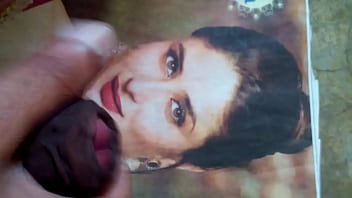 Preview 3 of Teen Pain Scream - cum tribute to kareena