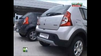 Preview 3 of Wash Autos - Goluri si Goale ep 9 Miki si Roxana (Romania naked news)