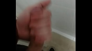 Preview 1 of Miles Big Boobs - gozando no banheiro