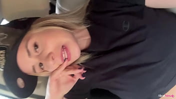 Preview 2 of Katrina Naika Hindi Video Xxx - CARONA termina com foda no mato e gozada na boca - Aline Novack