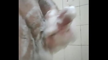 Preview 3 of Love Sleeping Porn - Depois de um fds tenso,  cheio,  neg&oacute_cio &eacute_ um banho bem tomado pra relaxar.#XOTAAWARDS #PINTOSAWARD #punheta #littledick...