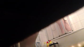 Preview 2 of Smll Boy Fuck Aunty - Spying On My Flatmates Beautiful Genitals In The Shower Under Door