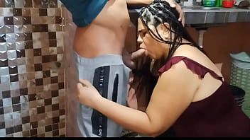 Preview 2 of Www Freepornmovies Com - A mi padrastro asqueroso le encanta ver mi gran culo y termina d&aacute_ndome una rica cogida con su gran polla mientras mi mam&aacute_ trabaja