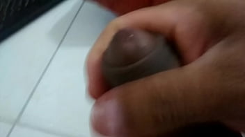 Preview 2 of Lesbians Feet Domination - BATENDO UMA PUNHEITA