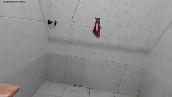 Preview 1 of Indian Aunti - madrasta flagra enteado cheirando sua calcinha usada batendo punheta quase gozando,  e decide ajudar ele gozar