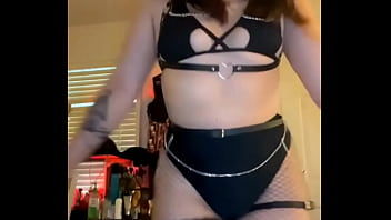 Preview 4 of Katie Fordin Gordin - WHO WANTS TO FUCK ME WHILE I SUCK SOMONE COCK