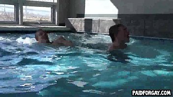 Preview 1 of Hironein - Straight hunk sucks cock underwater for some money