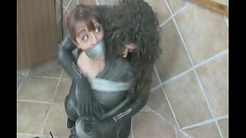Preview 2 of Hospl - LADRA LEGA E IMBAVAGLIA DONNA DI CASA CON SCOTCH
