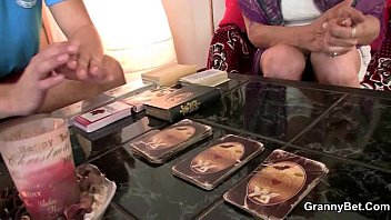 Preview 2 of Ww Xvideos Hd - Old bitch jumps on big meat