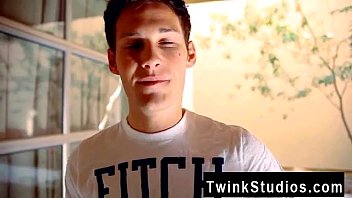 Preview 1 of Lsbaenmomsex - Twinks XXX It&#039_s a classic porno scene: a warm pizza delivery guy, 