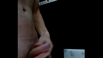 Preview 1 of Milf Deflower Boy - Tocando uma no banheiro!