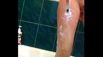 Preview 3 of Gaya Vboy Xxx - Shaving her pussy.MOV