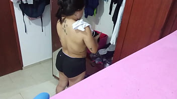 Preview 3 of German Nude Singing - Atan a mi madrastra en camara