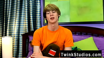 Preview 2 of Virgin Blod 17 Year - Hot twink Elijah White is another Florida-native twink,  he was sent