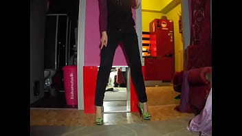 Preview 2 of Son Sex Sleem Sister - MISS WAGON TI SPACCA LE PALLE CON LE - SCARPE ZOMBIE STILEPIU&#039_ TI PRENDO A CALCI