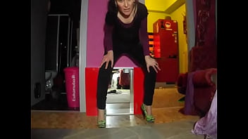 Preview 3 of Son Sex Sleem Sister - MISS WAGON TI SPACCA LE PALLE CON LE - SCARPE ZOMBIE STILEPIU&#039_ TI PRENDO A CALCI