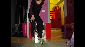 Preview 1 of Son Sex Sleem Sister - MISS WAGON TI SPACCA LE PALLE CON LE - SCARPE ZOMBIE STILEPIU&#039_ TI PRENDO A CALCI