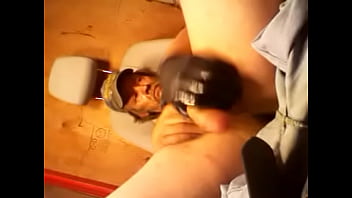Preview 3 of Pintinho Saindo Da Toca - VID 20140430 142328