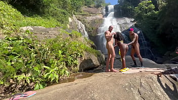 Preview 3 of Sanny Leony Pon Hab - Eu e meu amigo levamos a pretinha gostosa para cachoeira e demos pau para ela