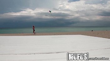 Preview 1 of Teenasian 18yrs Hard Fuck Porn - Mofos - Fun in the Sun with Sammi Clair