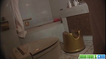 Preview 3 of Sleeping Daver Bhabhi Sax Mms - Mature Masturbates While Getting Wet