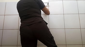 Preview 1 of Swiming Pul - MADRASTRA ENFERMERA LATINA REALIZA PORNO EN EL BA&Ntilde_O DEL CONSULTORIO,  LUEGO LLEVA A UN PACIENTE DEL HOSPITAL A FOLLAR EN SU CASA. PORNO REAL DE ENFERMERA MADURA FOLLANDO CON PACIENTE CALIENTE.