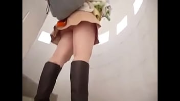 Preview 2 of Goegeous Teen - upskirt bajo falda culo riquisimo