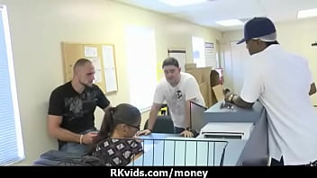 Preview 2 of Videos Caseros De Mi Vecina - Amateur Chick Takes Money For A Fuck 7