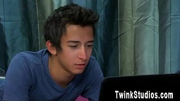 Preview 1 of Niegiro Group Sex - Twink sex Chris Jett arrives with two surprises and greedy lil&#039_
