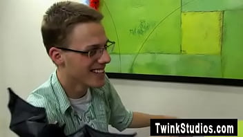 Preview 2 of Onlain Odear - Hot gay scene Taylor Lee and Jae Landen are 2 college aged twinks.