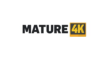 Preview 1 of Italien Xnxx Big Booty - MATURE4K. Bites the Bullet