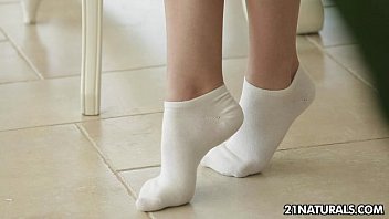 Preview 1 of Foll Rep Movie - Candice Luca - Resistance is &#039_foot&#039_-ile