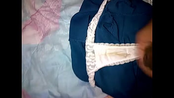 Preview 1 of Poren Xxx Vixo - masturbandose con calzones de socorro